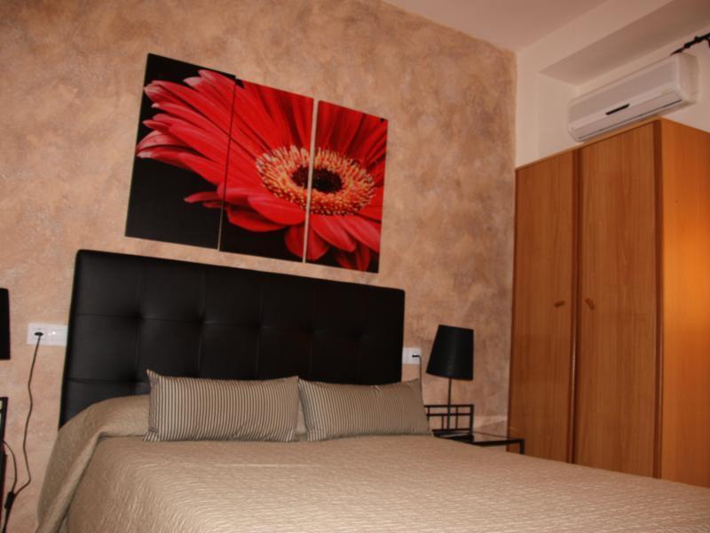 Hostal Rte. Elena Fuentes de Ebro Oda fotoğraf