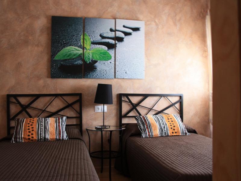 Hostal Rte. Elena Fuentes de Ebro Oda fotoğraf