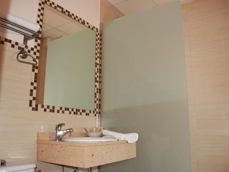Hostal Rte. Elena Fuentes de Ebro Oda fotoğraf
